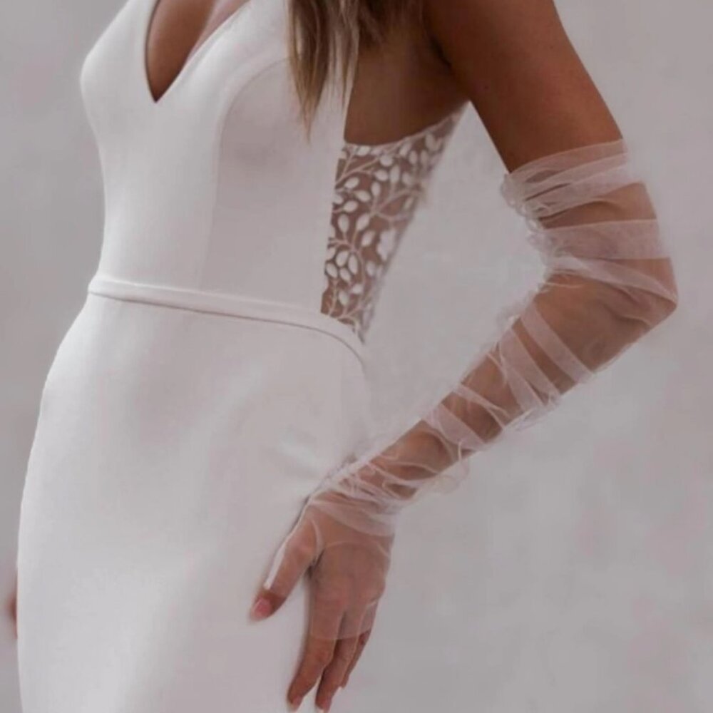 Off-White Fingerless Tulle Gloves - Size Small - Pair